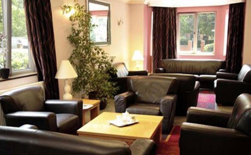 Parkside International Hotel Reading Exteriör bild
