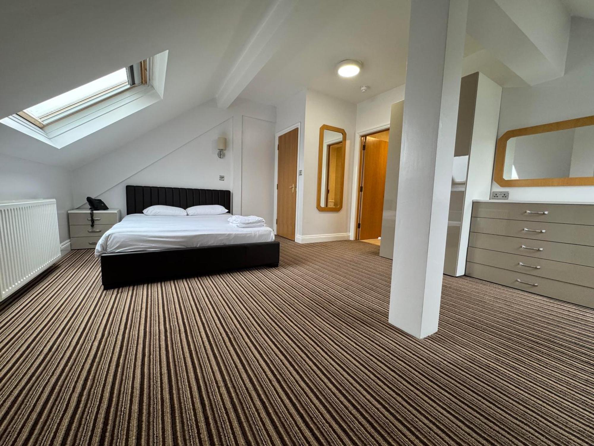 Parkside International Hotel Reading Exteriör bild