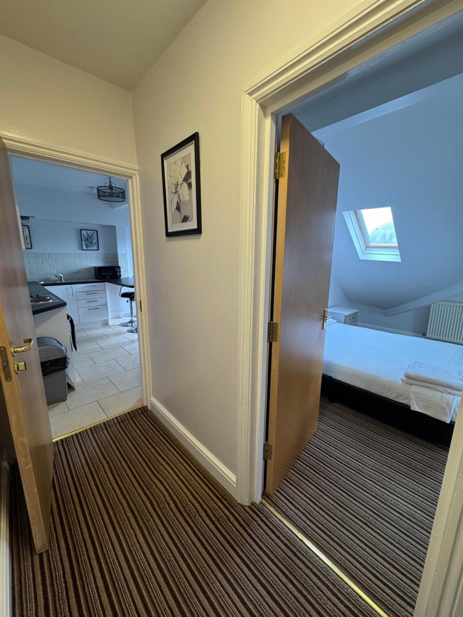 Parkside International Hotel Reading Exteriör bild