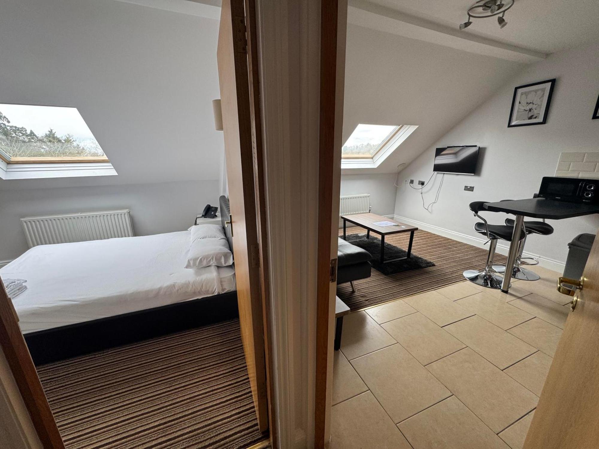 Parkside International Hotel Reading Exteriör bild